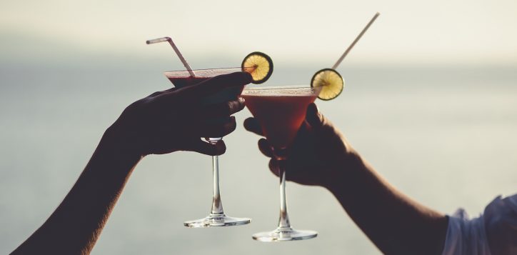 romantic-couple-enjoy-sunset-in-restaurant-on-the-beach-drinking-cocktails-2