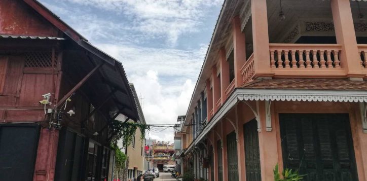 yomjinda-walking-street-in-rayong-2-2